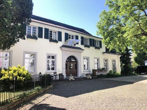 Hotel Karolingerhof - Mosel Kröv Exterior foto
