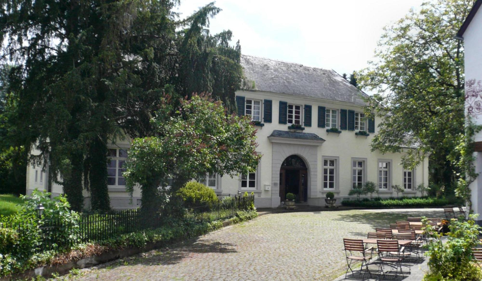 Hotel Karolingerhof - Mosel Kröv Exterior foto